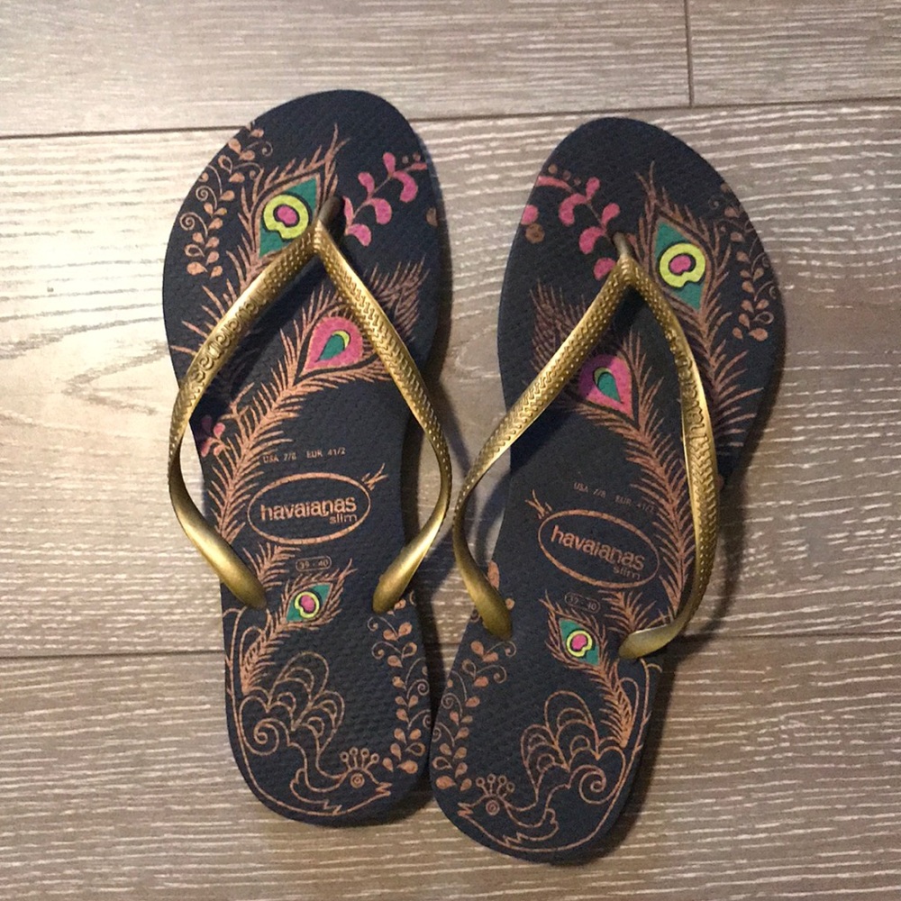 Havaianas peacock sandals! Size 7